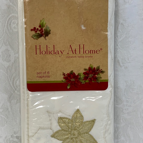 Christmas Cheer Poinsettia Napkins - Set of 6 - Picture 4 of 4
